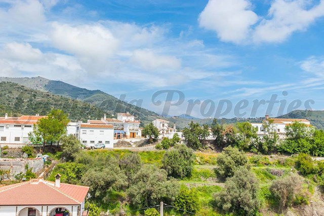 4 soverom Hus til salgs i Sedella med garasje - € 252 000 (Ref: 3965899)