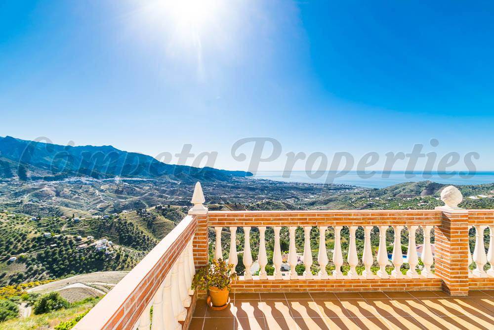 4 sypialnia Finka/Dom wiejski na sprzedaż w Torrox z basenem - 735 000 € (Ref: 3980534)