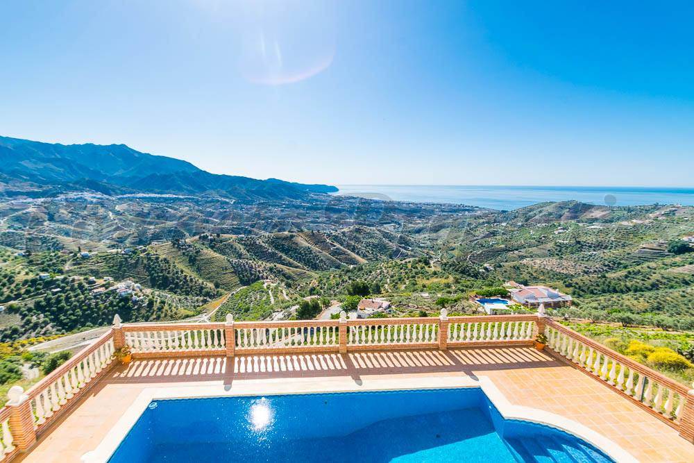 4 sypialnia Finka/Dom wiejski na sprzedaż w Torrox z basenem - 735 000 € (Ref: 3980534)