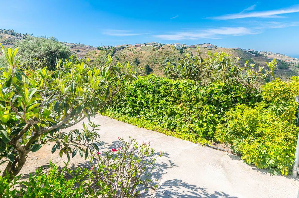 2 bedroom Villa for rent in Competa with pool - € 1,300 (Ref: 4001430)