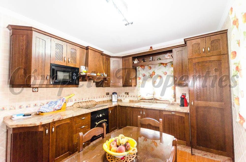 5 chambre Villa/Maison à vendre à Sayalonga avec piscine garage - 577 500 € (Ref: 4015140)