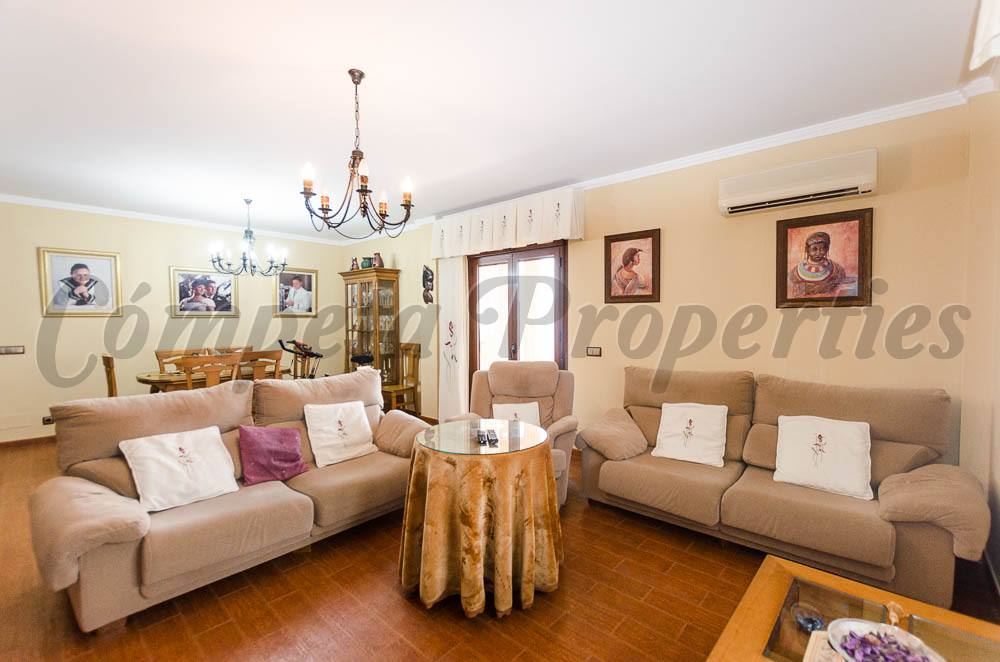 5 chambre Villa/Maison à vendre à Sayalonga avec piscine garage - 577 500 € (Ref: 4015140)