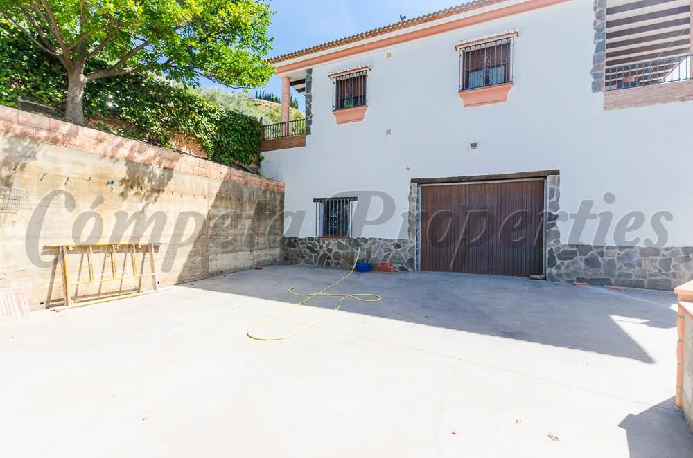 5 chambre Villa/Maison à vendre à Sayalonga avec piscine garage - 577 500 € (Ref: 4015140)