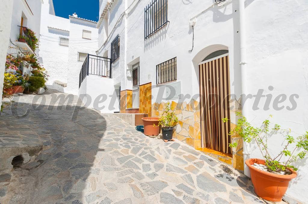 7 slaapkamer Huis te koop in Canillas de Albaida - € 142.000 (Ref: 4091076)