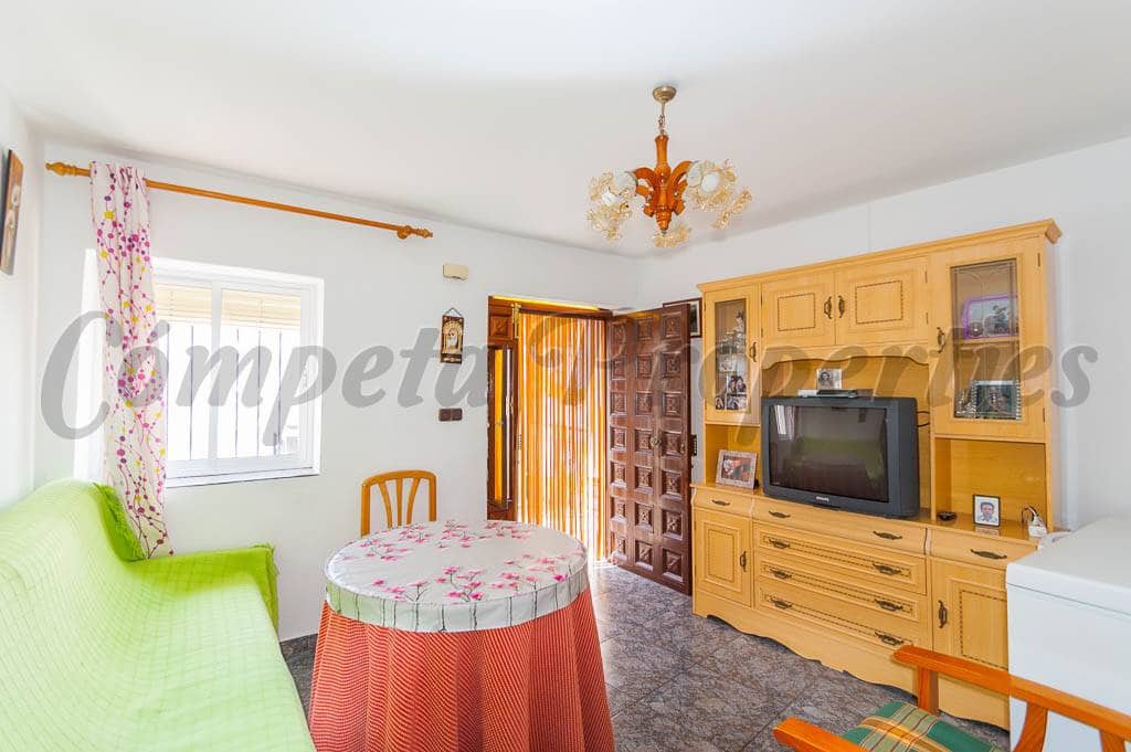 7 slaapkamer Huis te koop in Canillas de Albaida - € 142.000 (Ref: 4091076)
