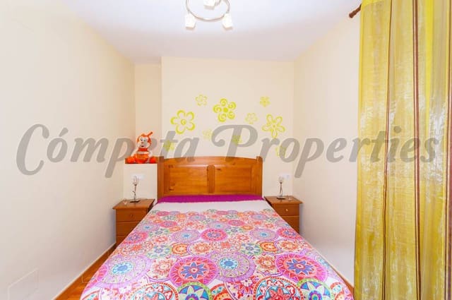 7 slaapkamer Huis te koop in Canillas de Albaida - € 142.000 (Ref: 4091076)