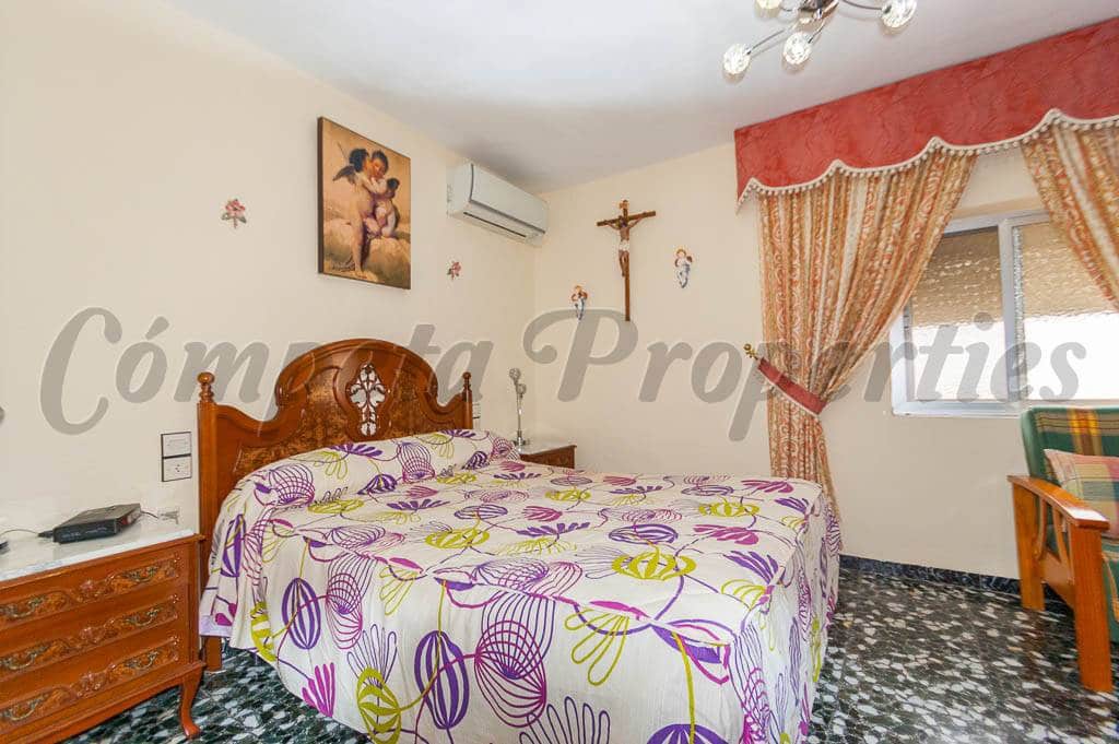 7 slaapkamer Huis te koop in Canillas de Albaida - € 142.000 (Ref: 4091076)