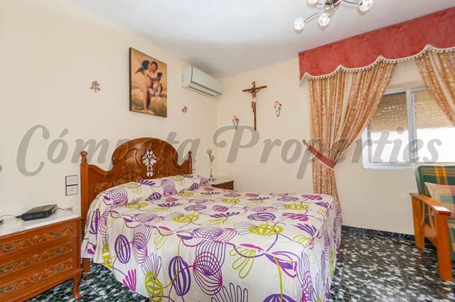 7 slaapkamer Huis te koop in Canillas de Albaida - € 142.000 (Ref: 4091076)