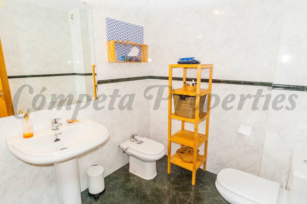2 slaapkamer Appartement voor vakantieverhuur in Competa - € 550 (Ref: 4100985)