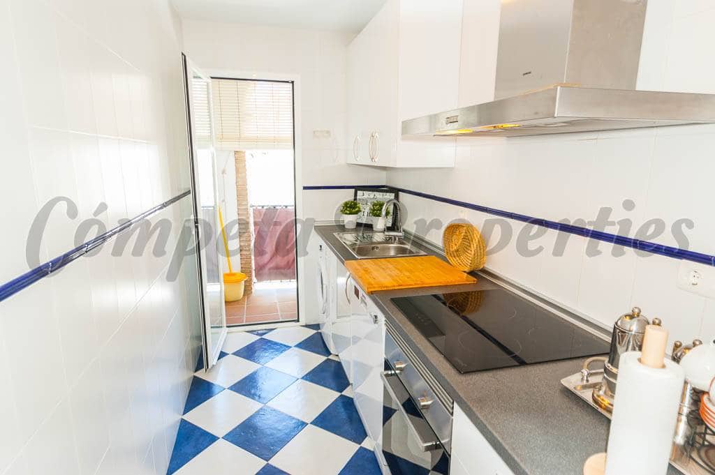 2 slaapkamer Appartement voor vakantieverhuur in Competa - € 550 (Ref: 4100985)