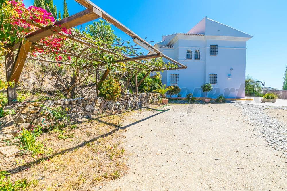 4 soveværelse Villa til salg i Torrox med swimmingpool - € 999.995 (Ref: 4155568)