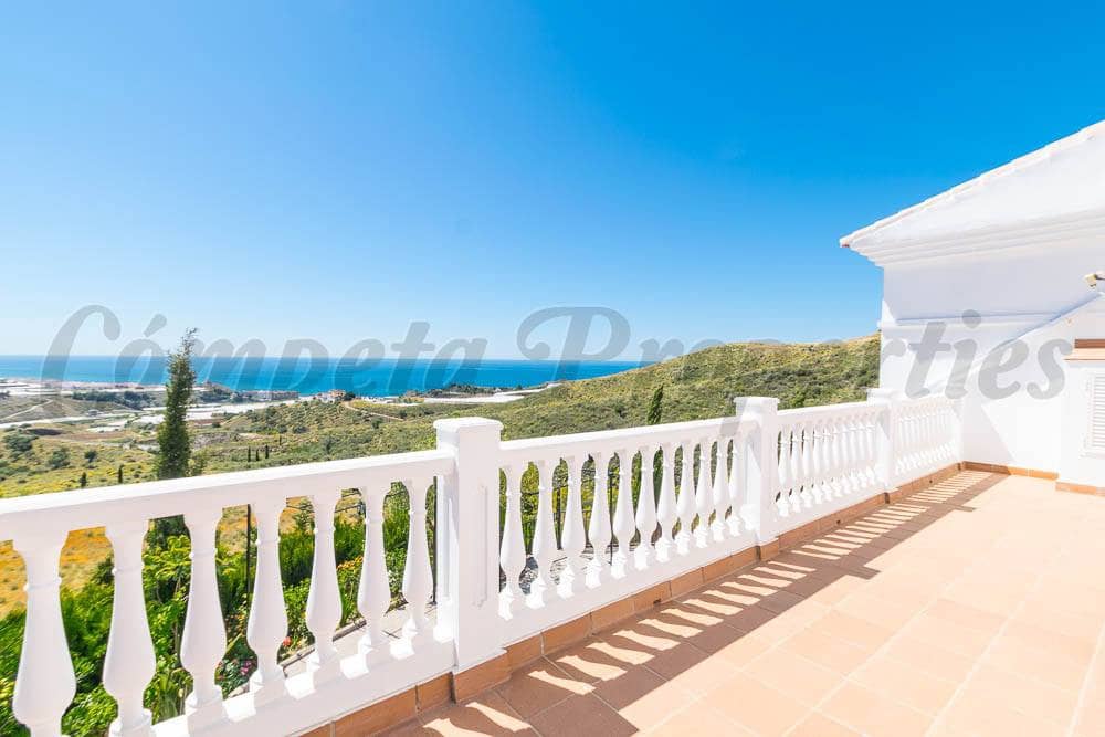 4 soveværelse Villa til salg i Torrox med swimmingpool - € 999.995 (Ref: 4155568)
