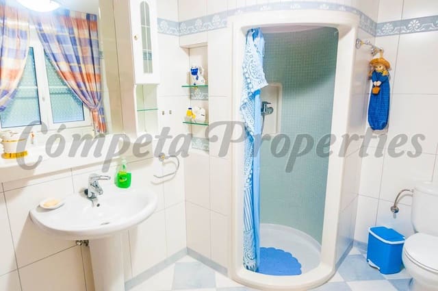 3 bedroom Villa for holiday rental in Cómpeta with pool - € 800 (Ref: 4223310)