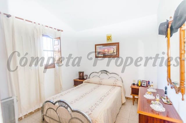 4 chambre Finca/Maison de Campagne à vendre à Cómpeta avec piscine garage - 230 000 € (Ref: 4259479)