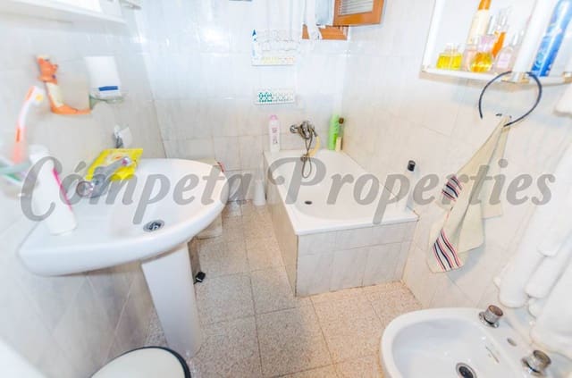 4 chambre Finca/Maison de Campagne à vendre à Cómpeta avec piscine garage - 230 000 € (Ref: 4259479)