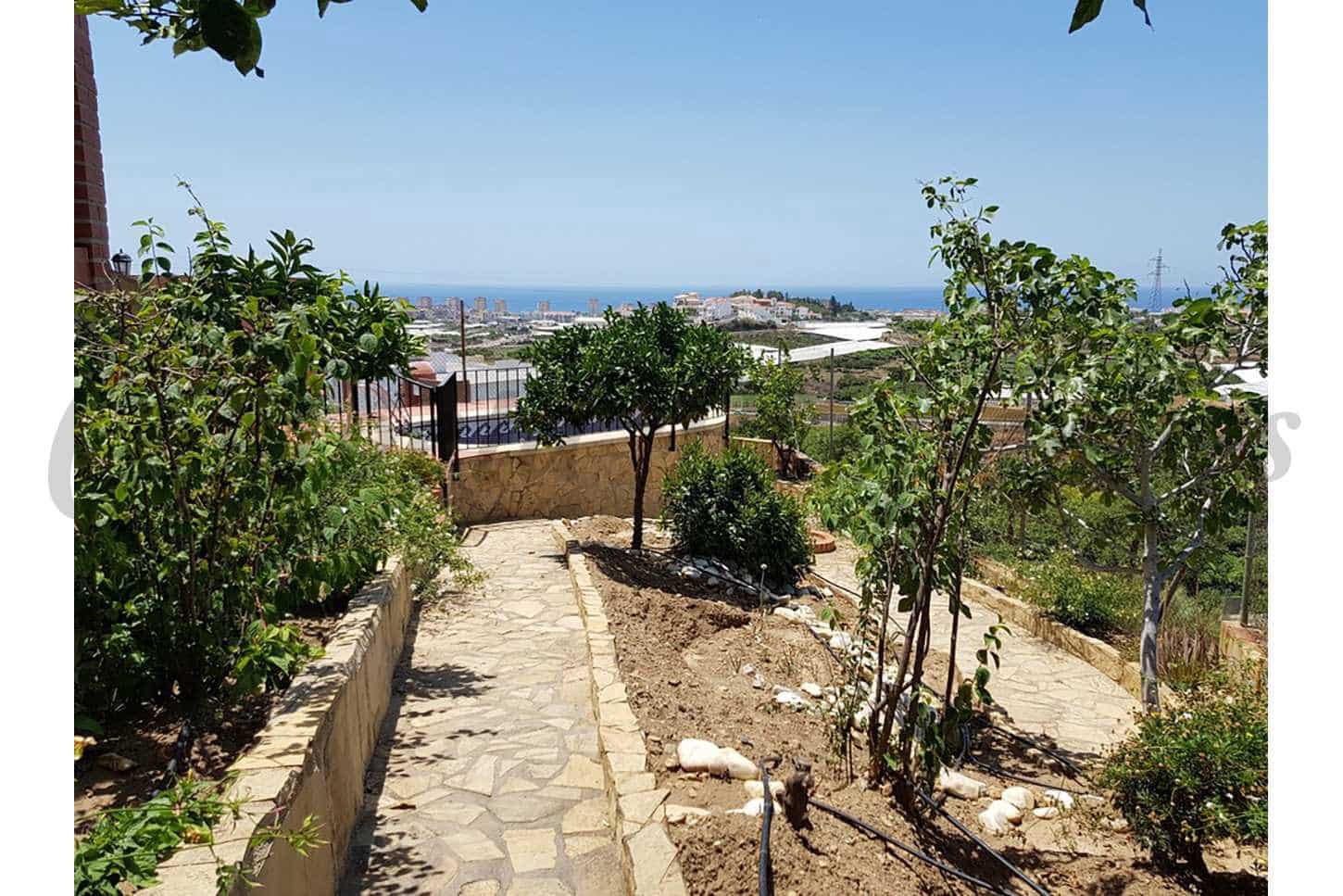 4 bedroom Townhouse for sale in Torrox with pool garage - € 530,000 (Ref: 4260982)