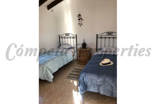 Villa voor vakantieverhuur in Cómpeta met zwembad - € 550 (Ref: 4429438)