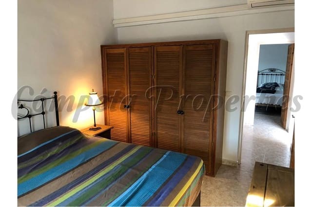 Villa voor vakantieverhuur in Cómpeta met zwembad - € 550 (Ref: 4429438)