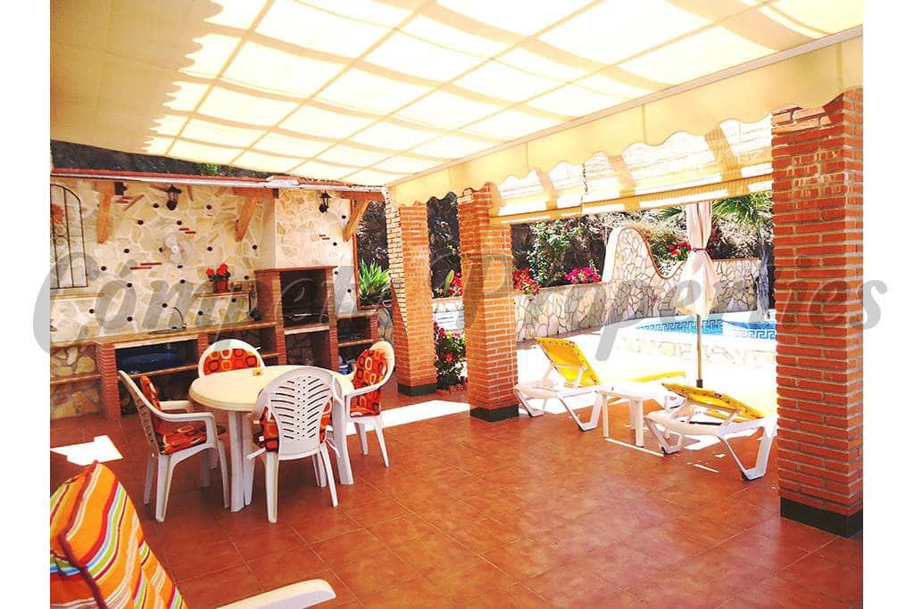 3 slaapkamer Finca/Landhuis voor vakantieverhuur in Torrox met zwembad - € 595 (Ref: 4494590)