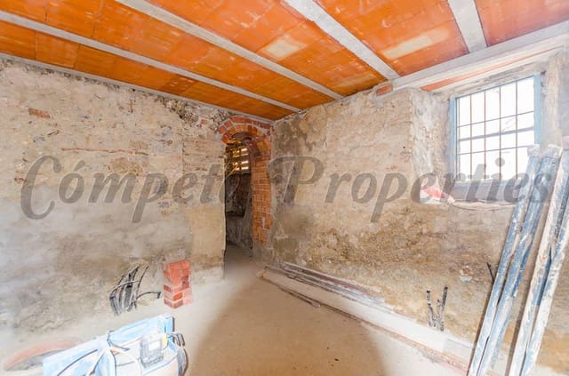 Hus til salgs i Canillas de Albaida - € 67 500 (Ref: 4504429)