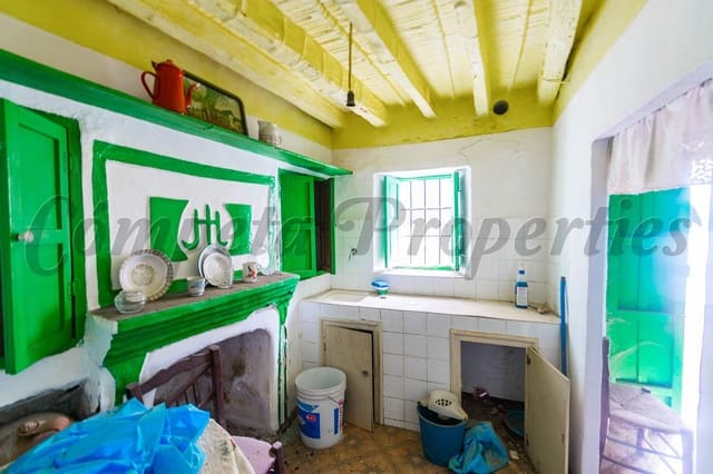 4 soveværelse Byhus til salg i Corumbela, Sayalonga - € 50.000 (Ref: 4549541)