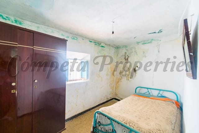 4 soveværelse Byhus til salg i Corumbela, Sayalonga - € 50.000 (Ref: 4549541)