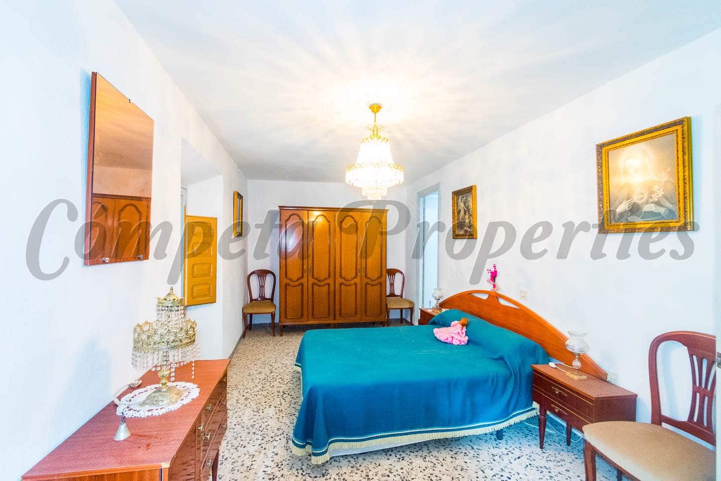 4 bedroom Townhouse for sale in Competa - € 161,000 (Ref: 4555216)