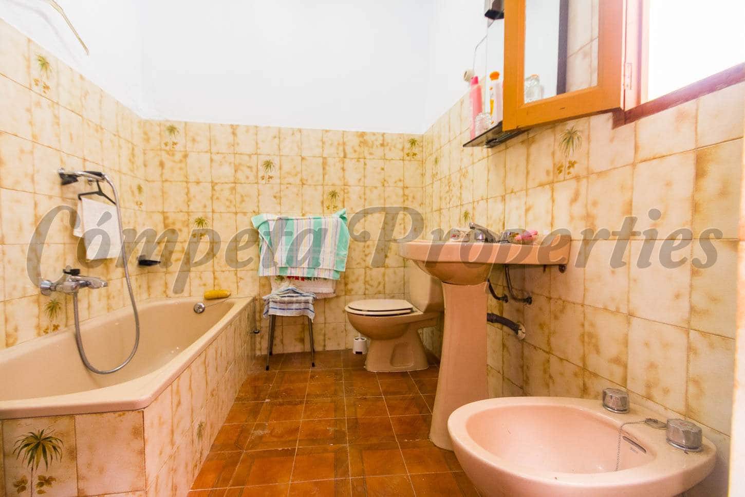 4 bedroom Townhouse for sale in Competa - € 161,000 (Ref: 4555216)