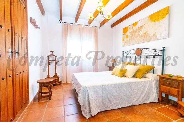 3 slaapkamer Villa voor vakantieverhuur in Cómpeta - € 572 (Ref: 4604314)