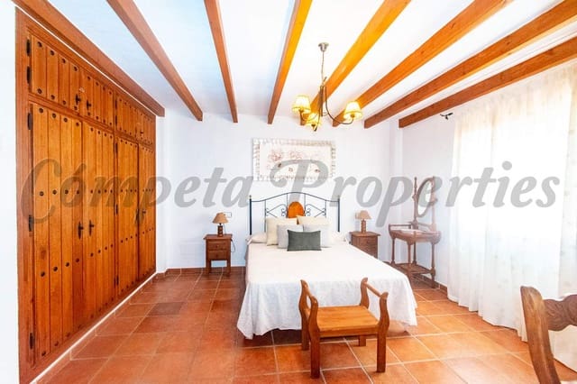 3 slaapkamer Villa voor vakantieverhuur in Cómpeta - € 572 (Ref: 4604314)