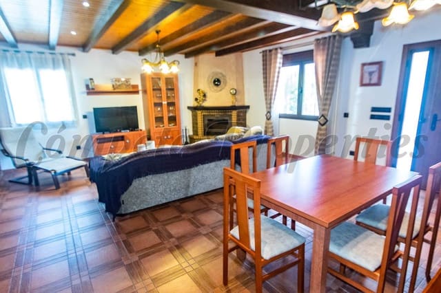 5 slaapkamer Villa voor vakantieverhuur in Cómpeta met zwembad - € 1.050 (Ref: 4624089)