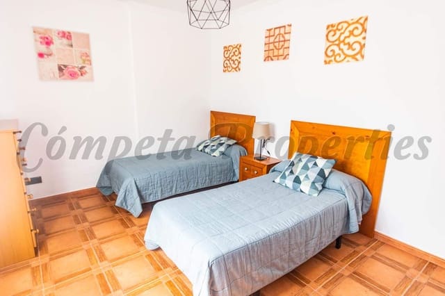 5 slaapkamer Villa voor vakantieverhuur in Cómpeta met zwembad - € 1.050 (Ref: 4624089)