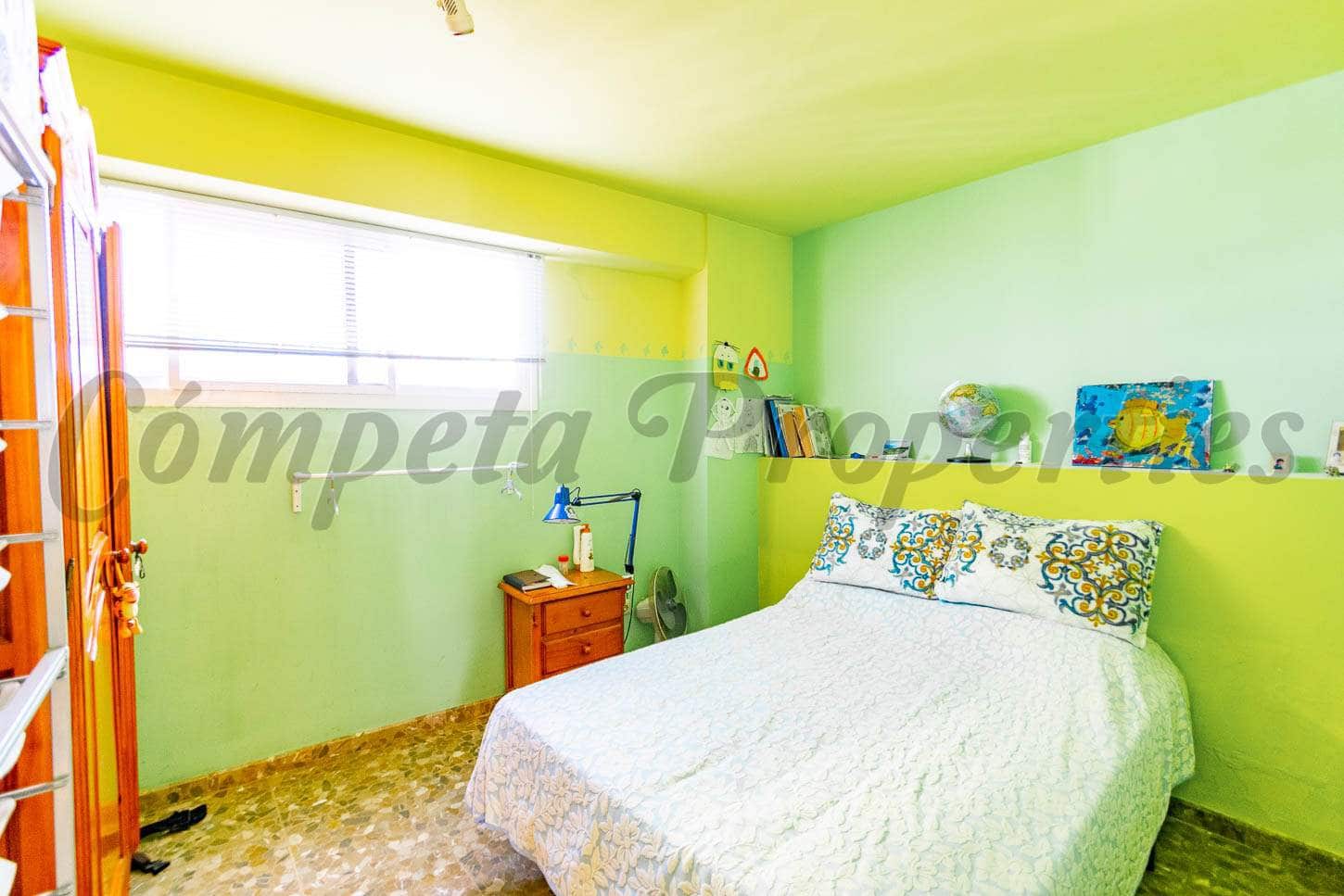 6 bedroom Townhouse for sale in Torrox - € 400,000 (Ref: 4692142)