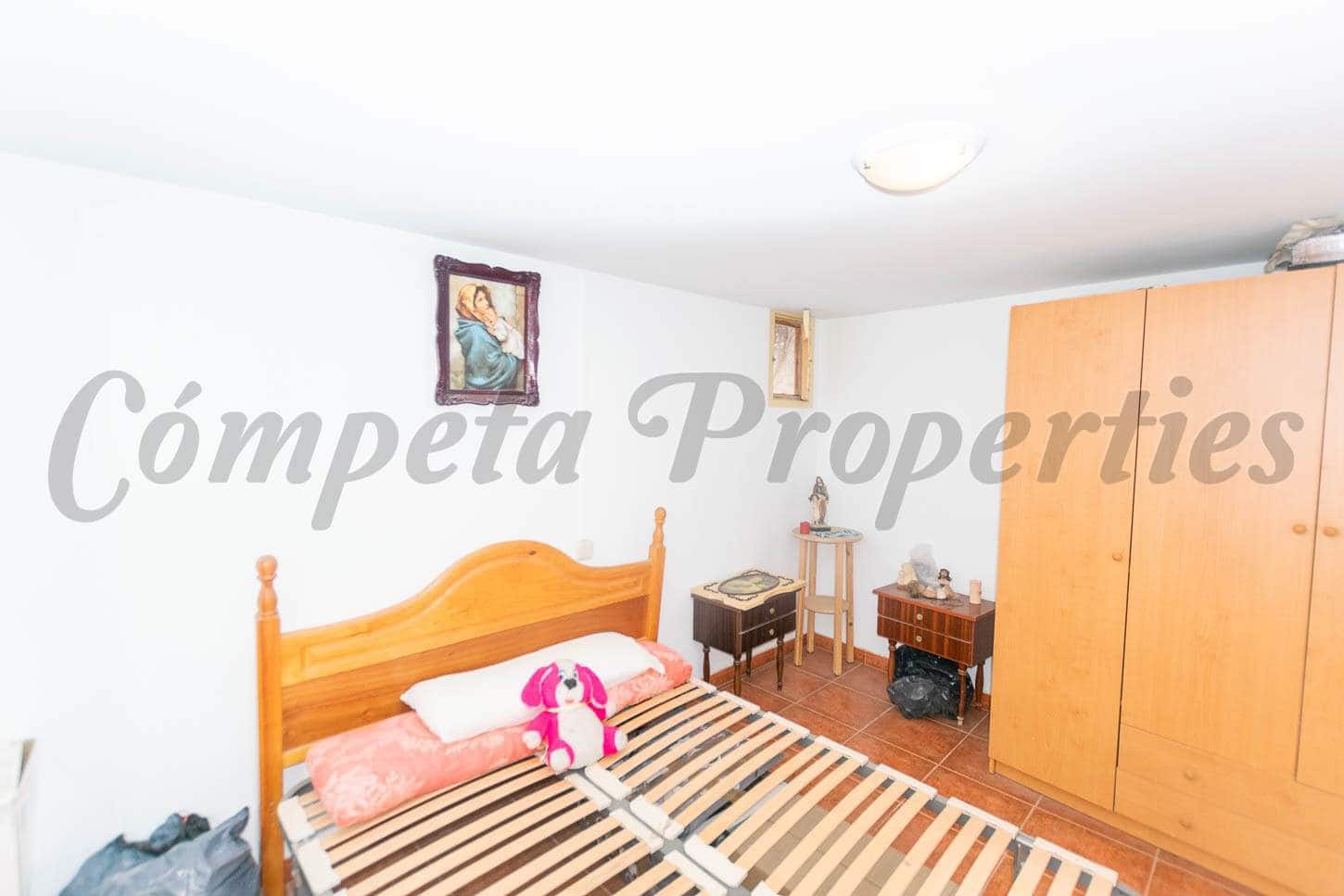 4 slaapkamer Huis te koop in Competa - € 99.000 (Ref: 4724444)