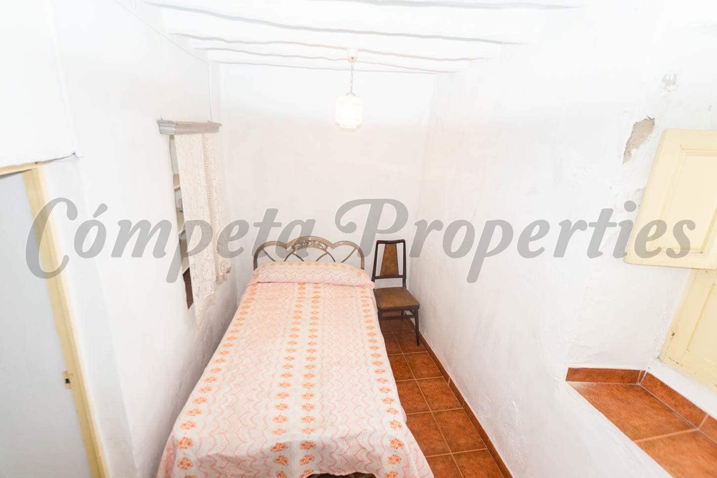 4 slaapkamer Huis te koop in Competa - € 99.000 (Ref: 4724444)