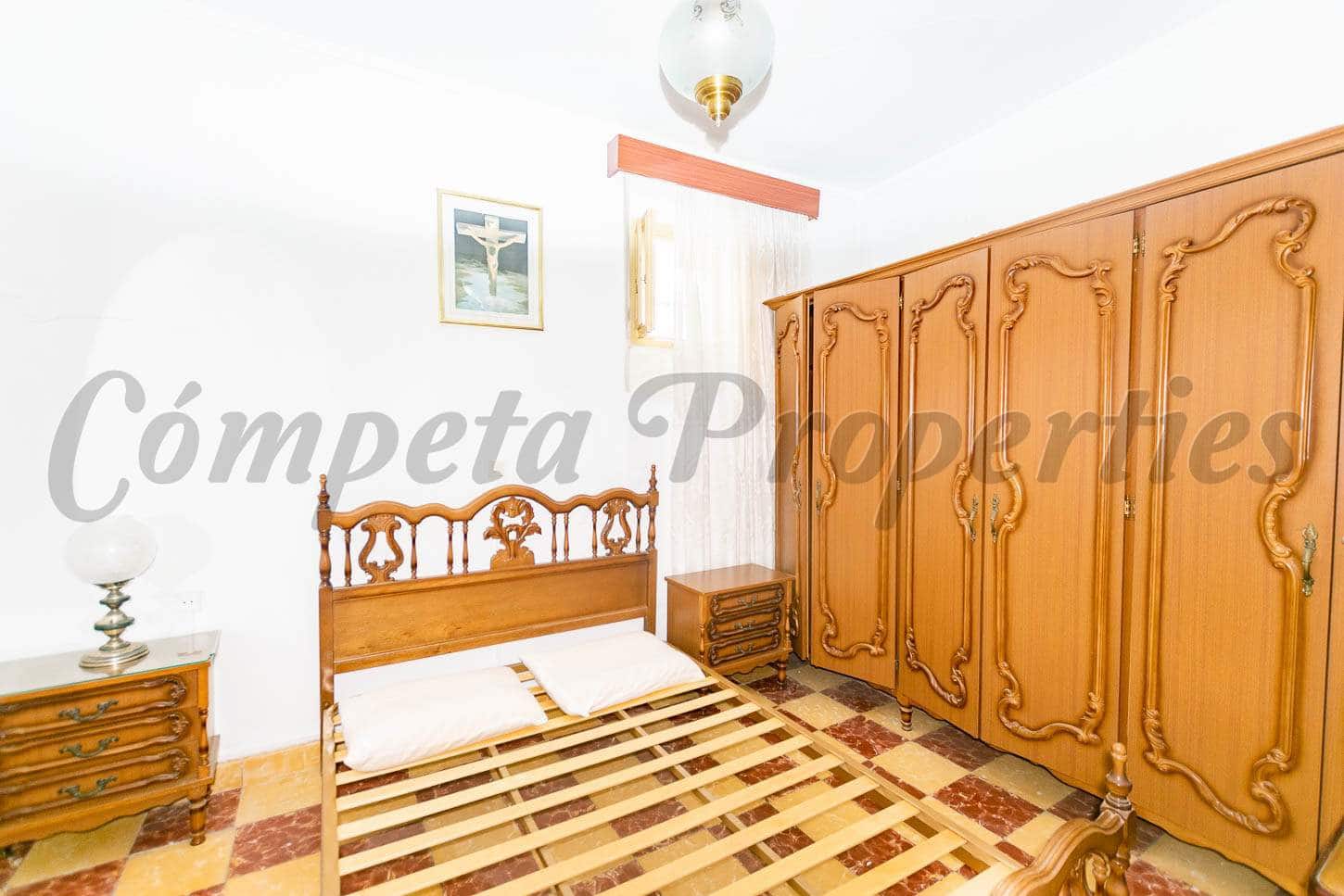 4 slaapkamer Huis te koop in Competa - € 99.000 (Ref: 4724444)