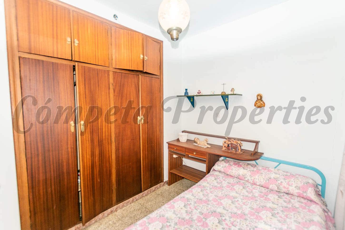4 slaapkamer Huis te koop in Competa - € 99.000 (Ref: 4724444)