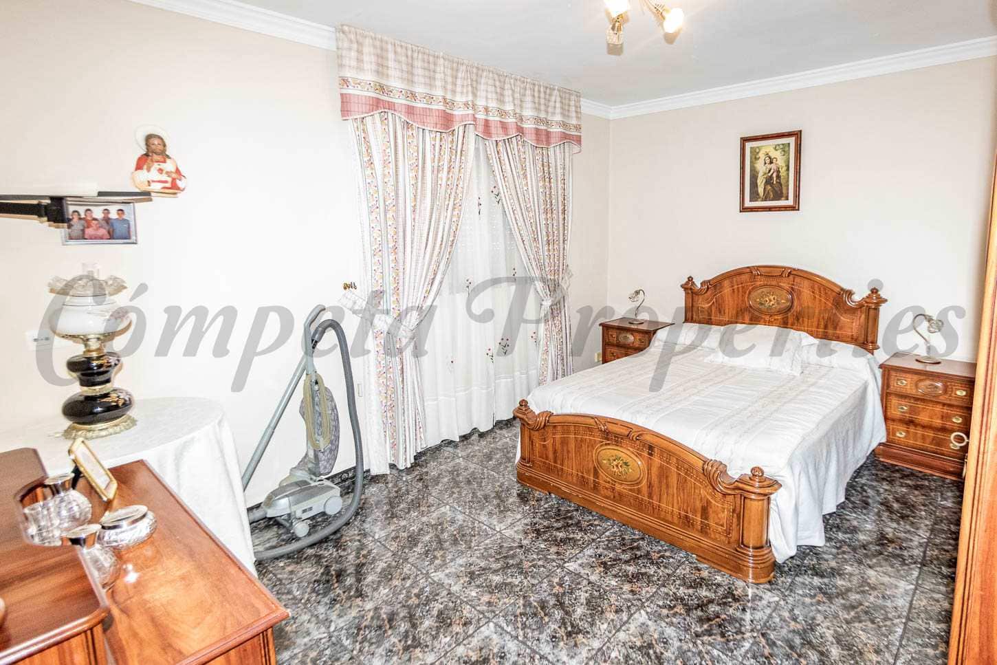 5 soveværelse Byhus til salg i Algarrobo - € 200.000 (Ref: 4883172)