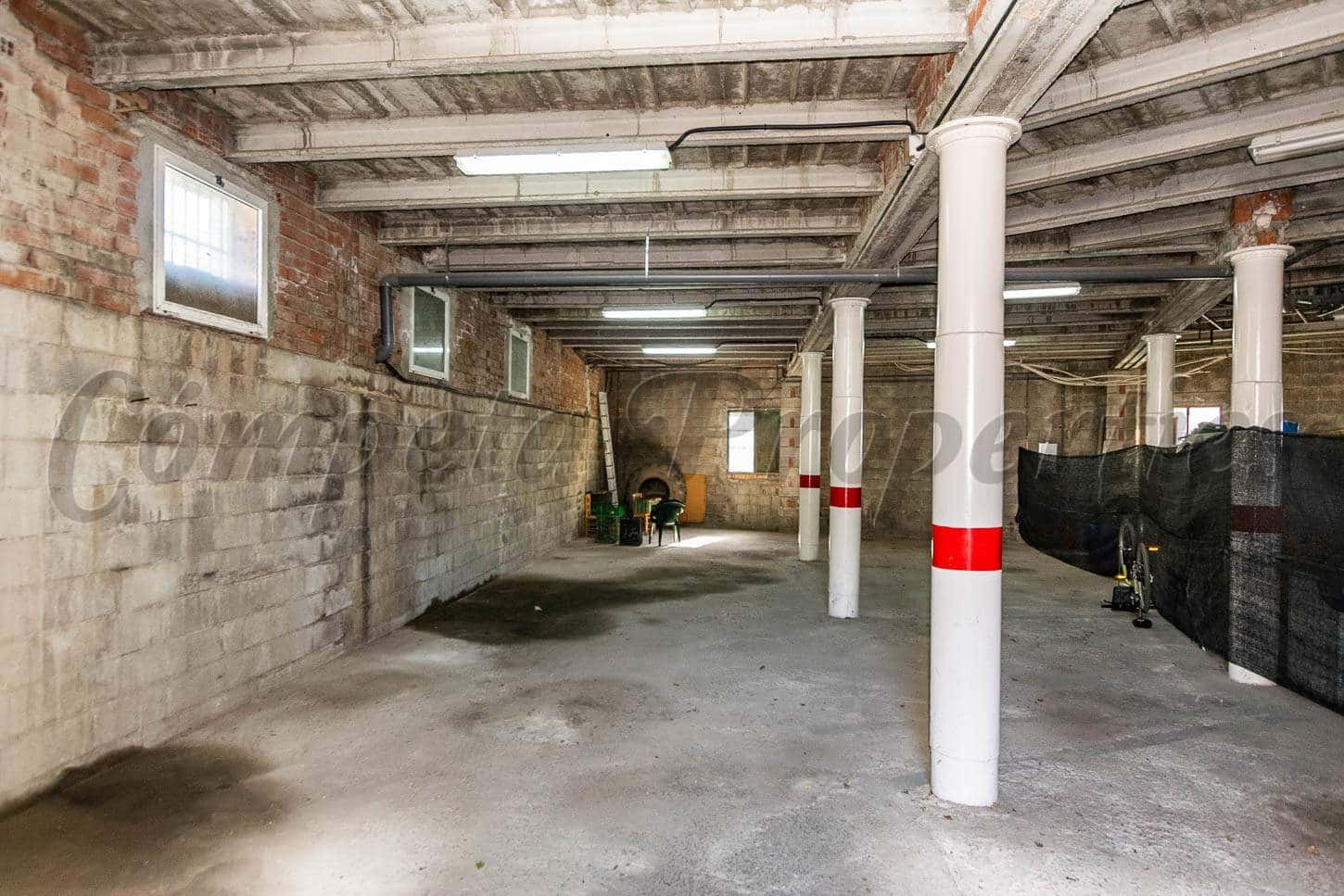 Garage til leje i Canillas de Albaida - € 500 (Ref: 4959313)