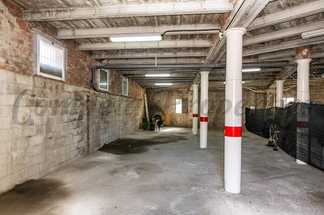 Garage for rent in Canillas de Albaida - € 500 (Ref: 4959313)