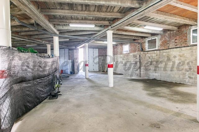 Garage for rent in Canillas de Albaida - € 500 (Ref: 4959313)