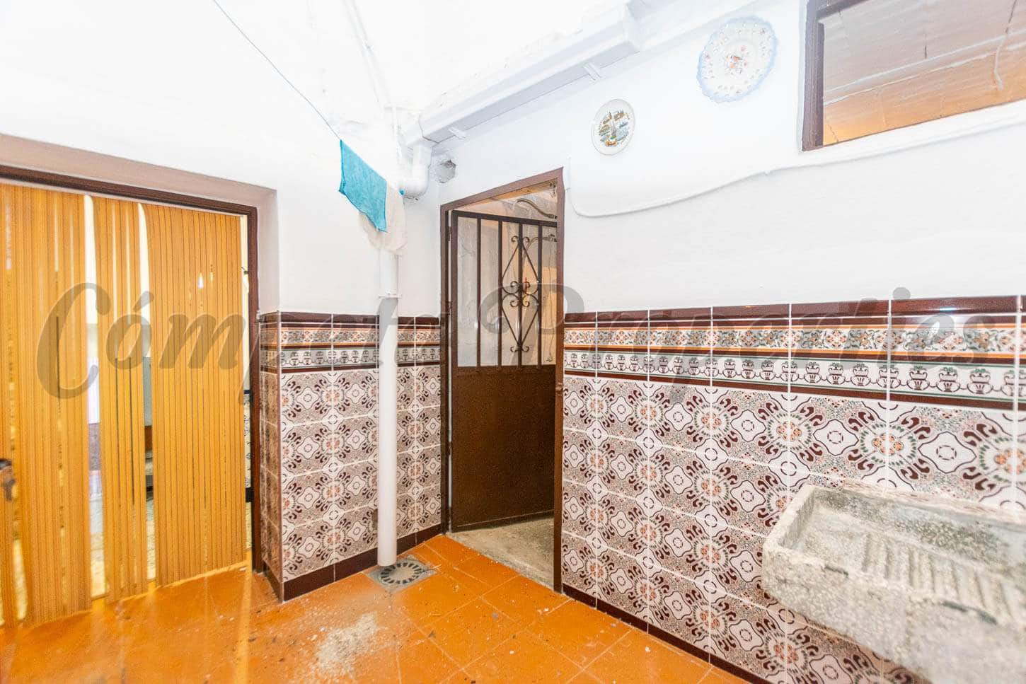 5 slaapkamer Huis te koop in Sayalonga - € 148.000 (Ref: 5082983)