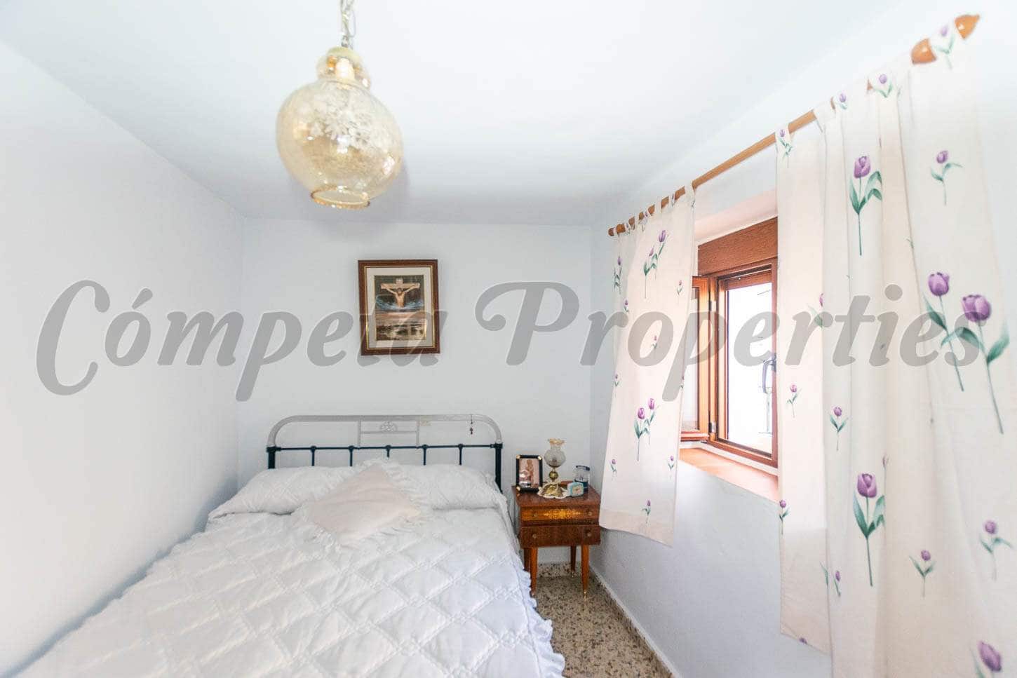 5 slaapkamer Huis te koop in Sayalonga - € 148.000 (Ref: 5082983)