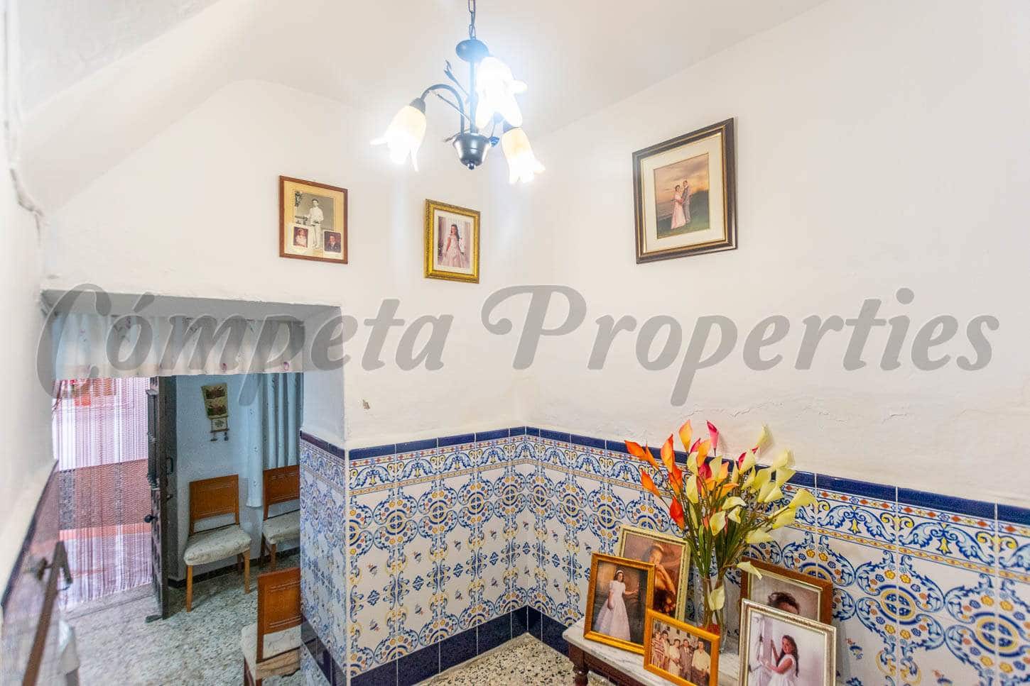 5 slaapkamer Huis te koop in Sayalonga - € 148.000 (Ref: 5082983)