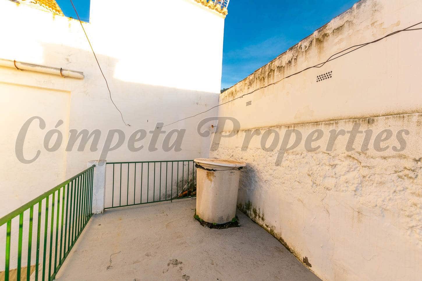 5 slaapkamer Huis te koop in Sayalonga - € 148.000 (Ref: 5082983)