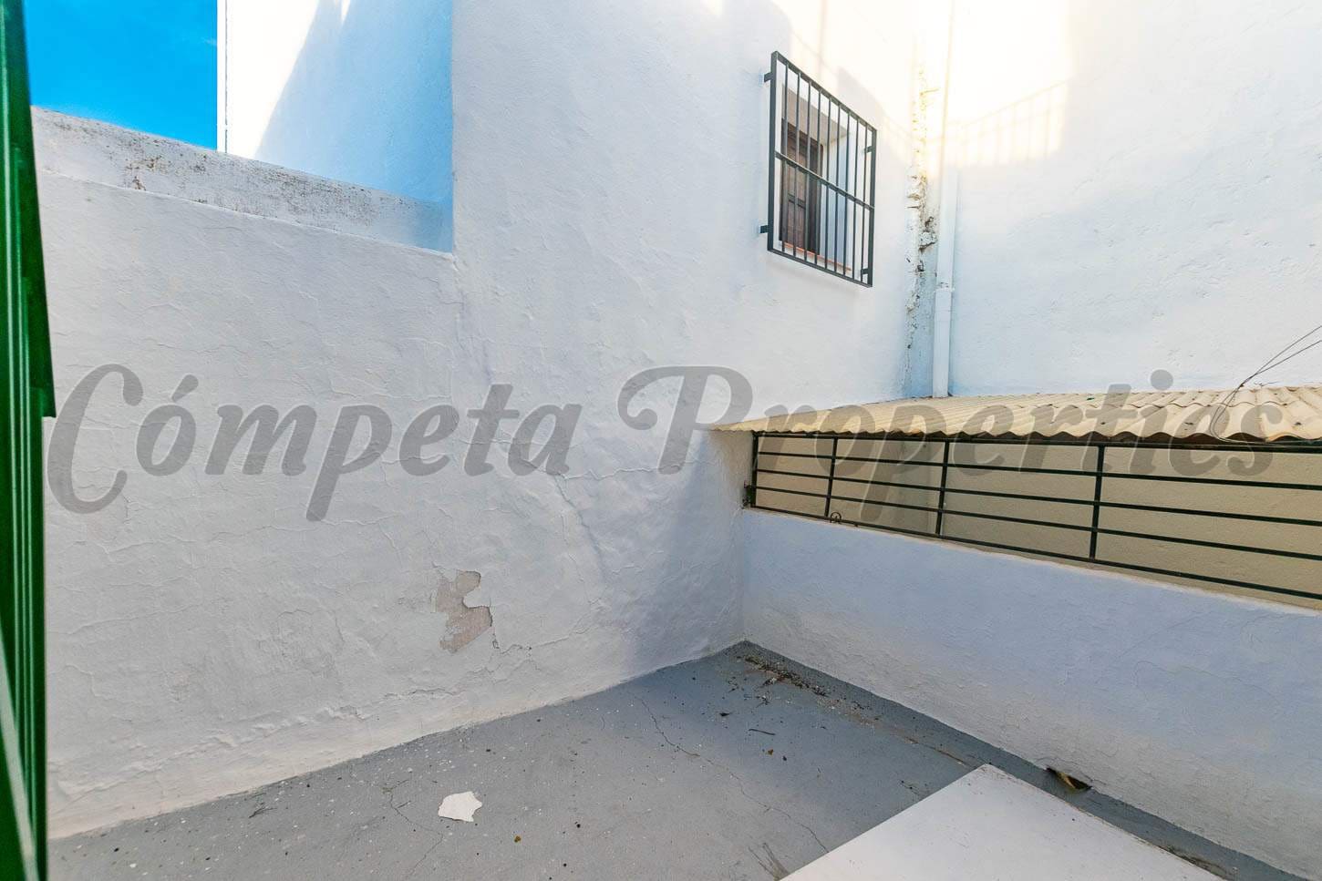 5 slaapkamer Huis te koop in Sayalonga - € 148.000 (Ref: 5082983)