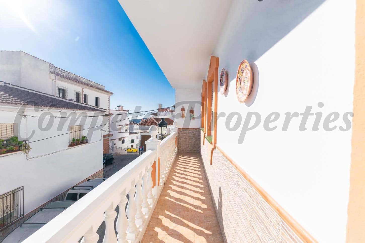 4 slaapkamer Huis te koop in Competa - € 198.000 (Ref: 5101195)