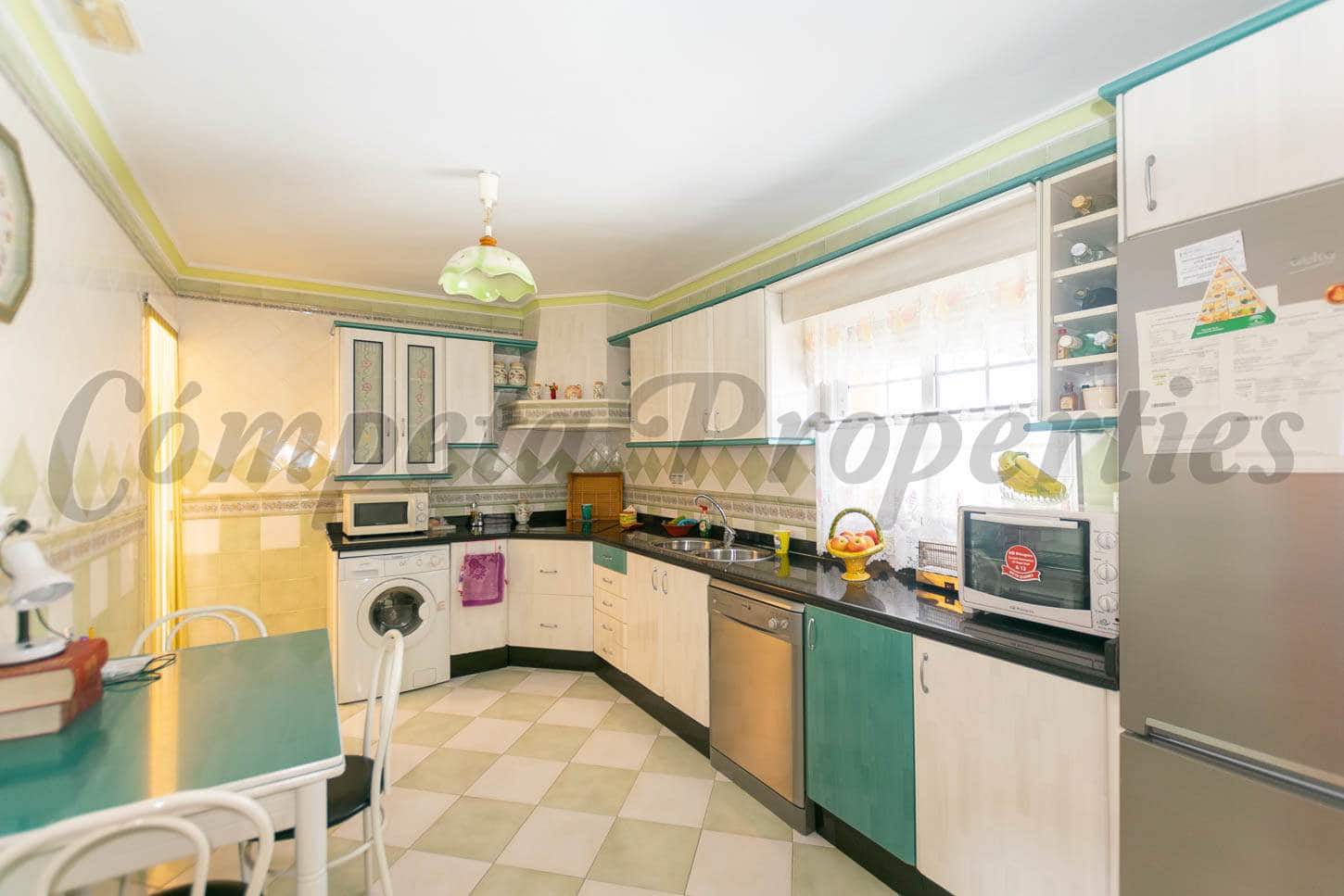 4 slaapkamer Huis te koop in Competa - € 198.000 (Ref: 5101195)