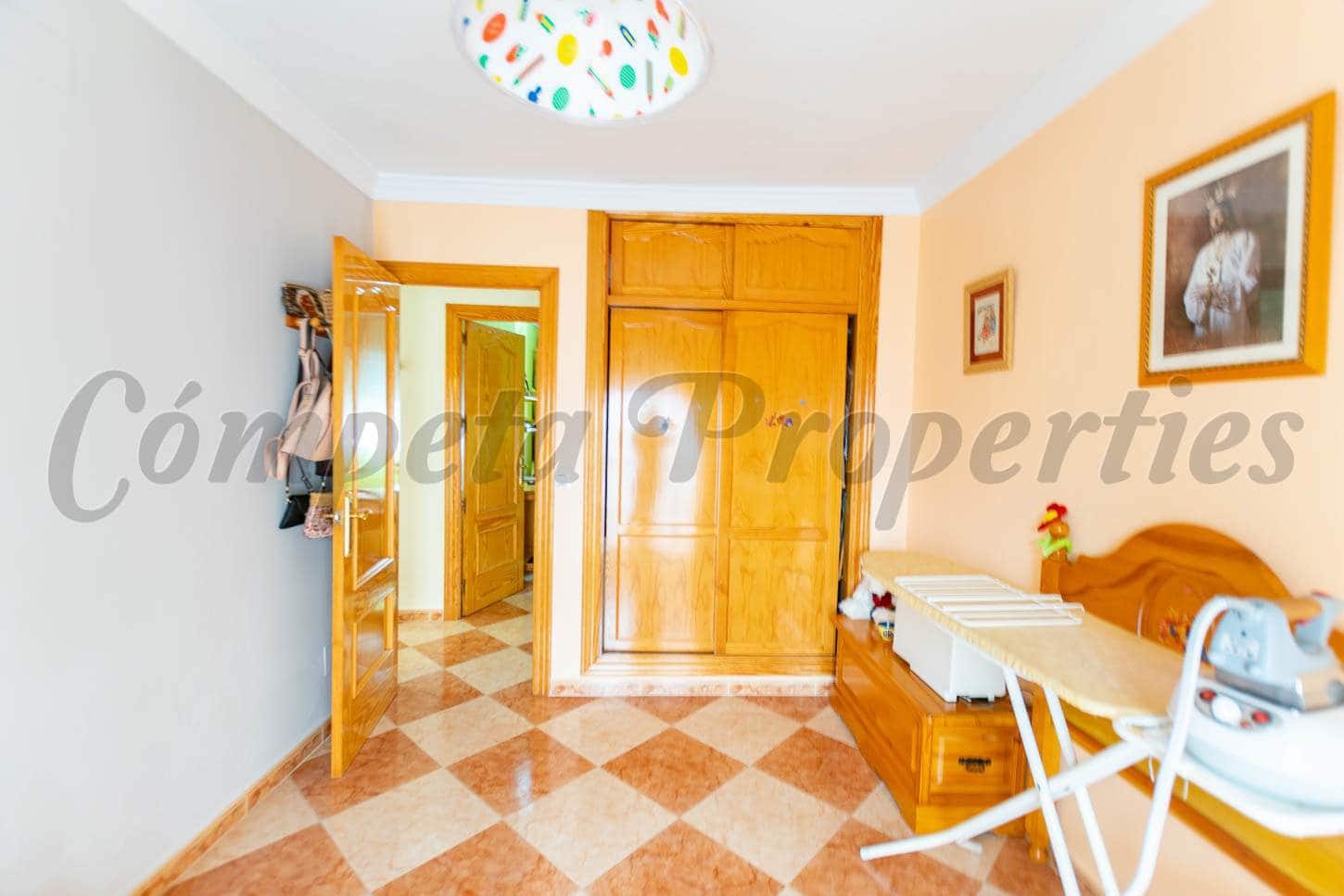 4 slaapkamer Huis te koop in Competa - € 198.000 (Ref: 5101195)