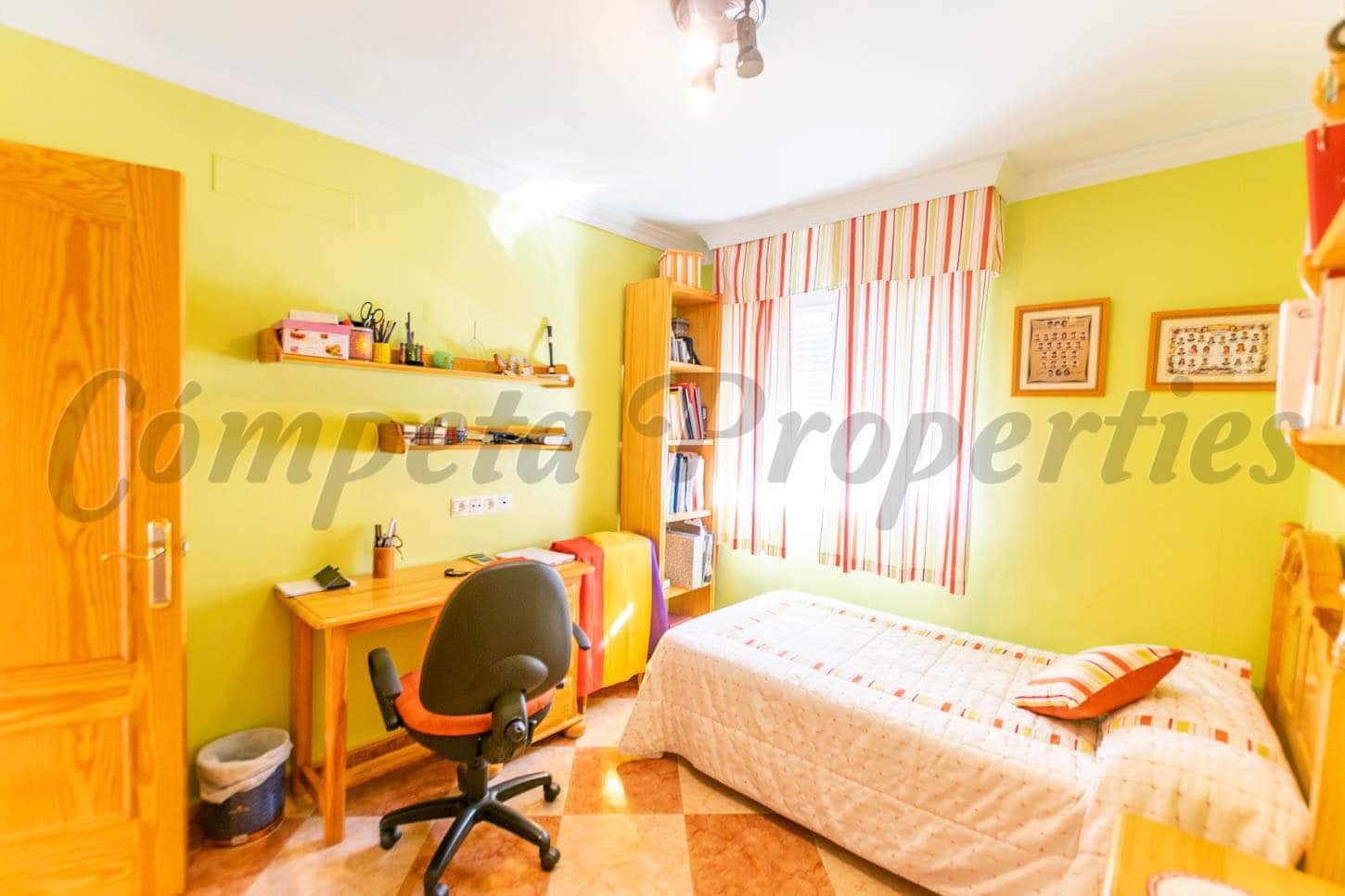 4 slaapkamer Huis te koop in Competa - € 198.000 (Ref: 5101195)